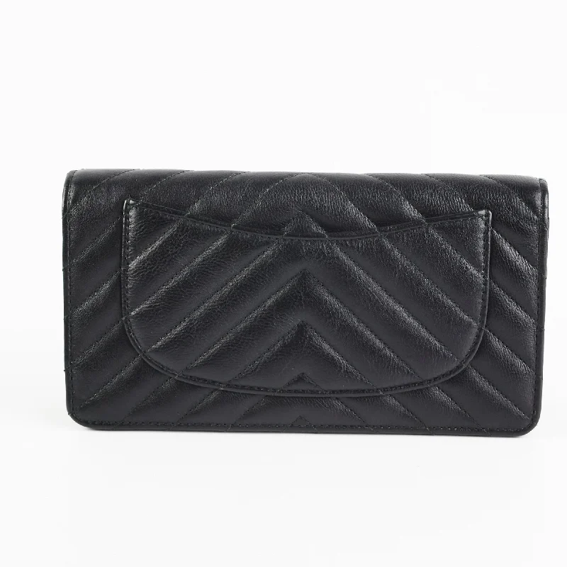 CHANEL bags with elegant leather details -Chanel Chevron Black Wallet