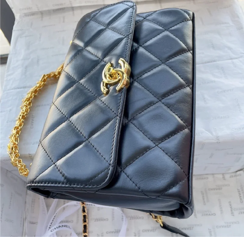 CHANEL luxury bags with classic quilted patterns -Black woman Chanel new Handbag