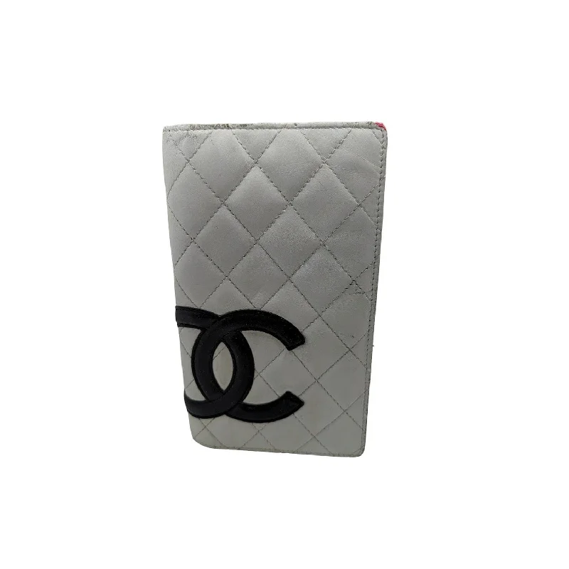 CHANEL handbags with luxury leather detailing -Chanel bag Vintage Ligne Cambon Yen Continental Wallet