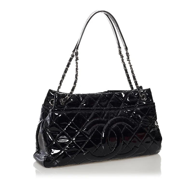 CHANEL luxury handbags with structured shapes -Chanel CC Matelasse Patent Leather Shoulder Bag (3SUgOV)