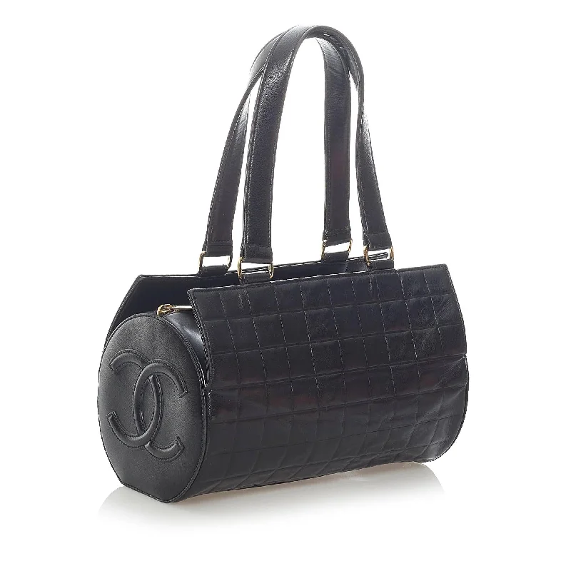 CHANEL bags with iconic pattern choices -Chanel Choco Bar Lambskin Leather Shoulder Bag (34632)