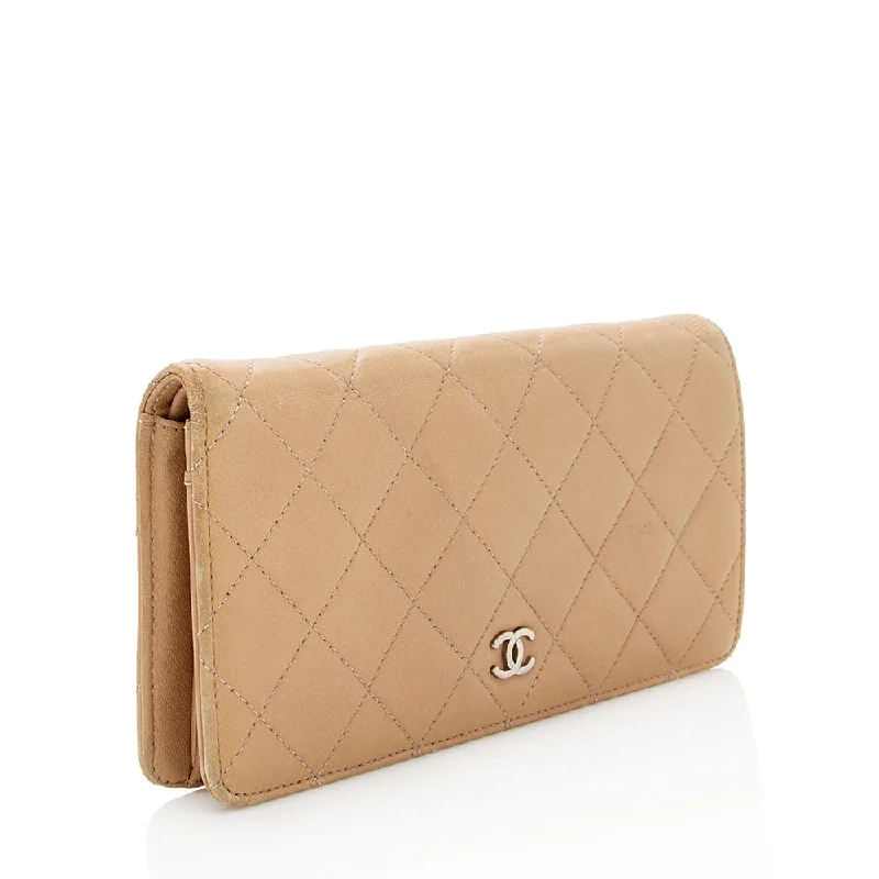 CHANEL leather bags with intricate quilting -Chanel Lambskin CC Yen Wallet - FINAL SALE (19081)