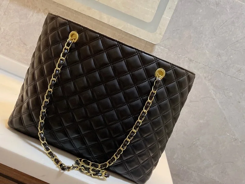 CHANEL bags with polished hardware -Chanel Leather black handbag