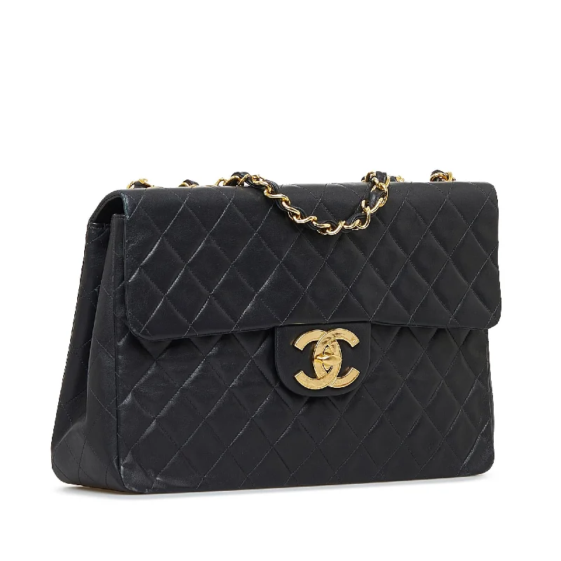 CHANEL bags with iconic pattern choices -Chanel Maxi Classic Lambskin Double Flap (EmVxmM)