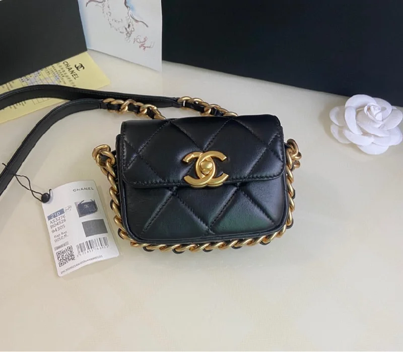 CHANEL bags with chic stitching details -Chanel small Woman handbag