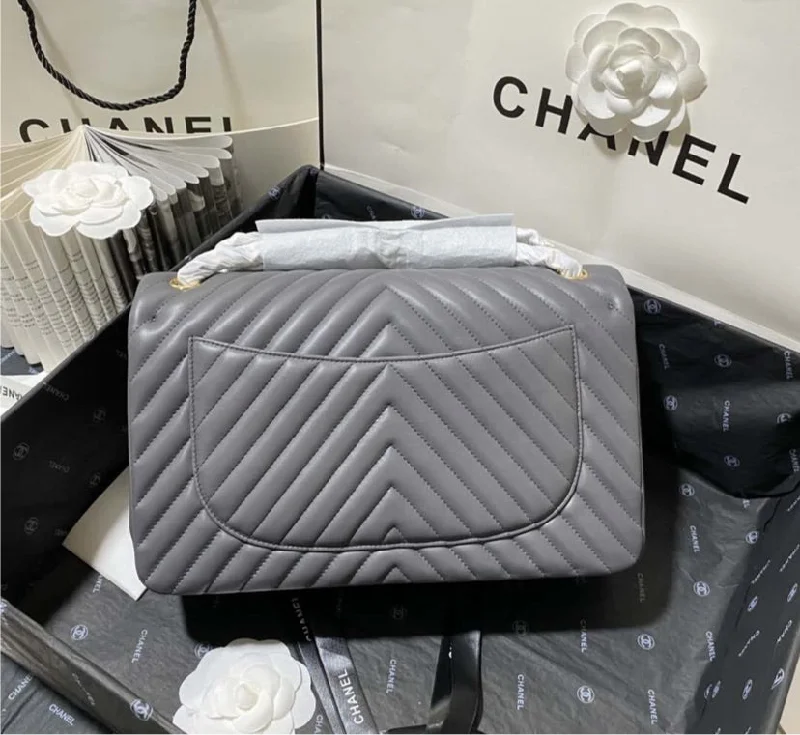 CHANEL handbags with bold, elegant straps -Grey Chanel woman handbag