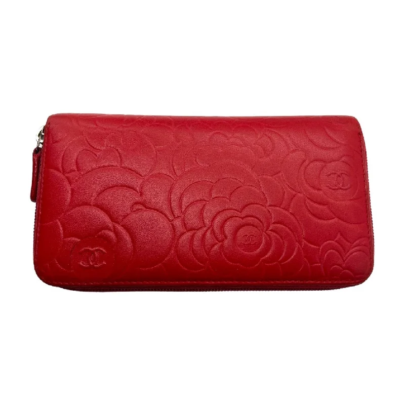 CHANEL bags with fine craftsmanship -Chanel Red Camellia Wallet