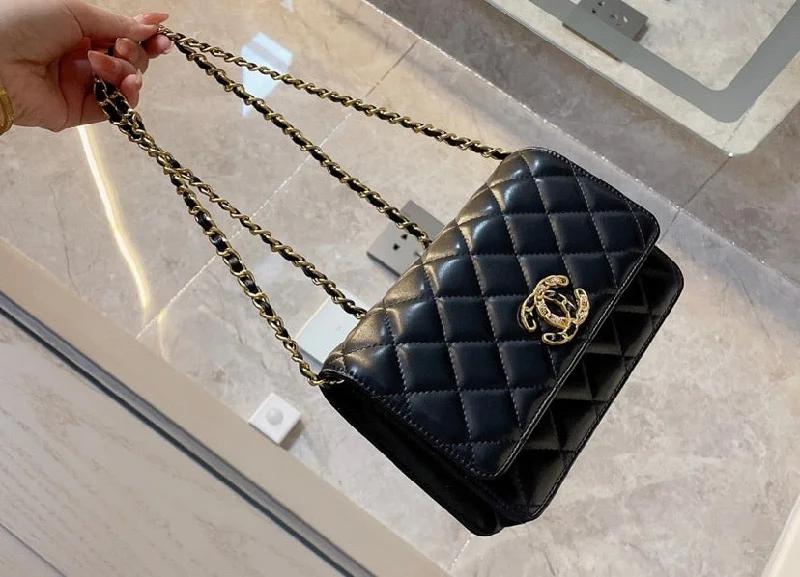 CHANEL bags with elegant leather details -Leather Chanel Woman Handbag