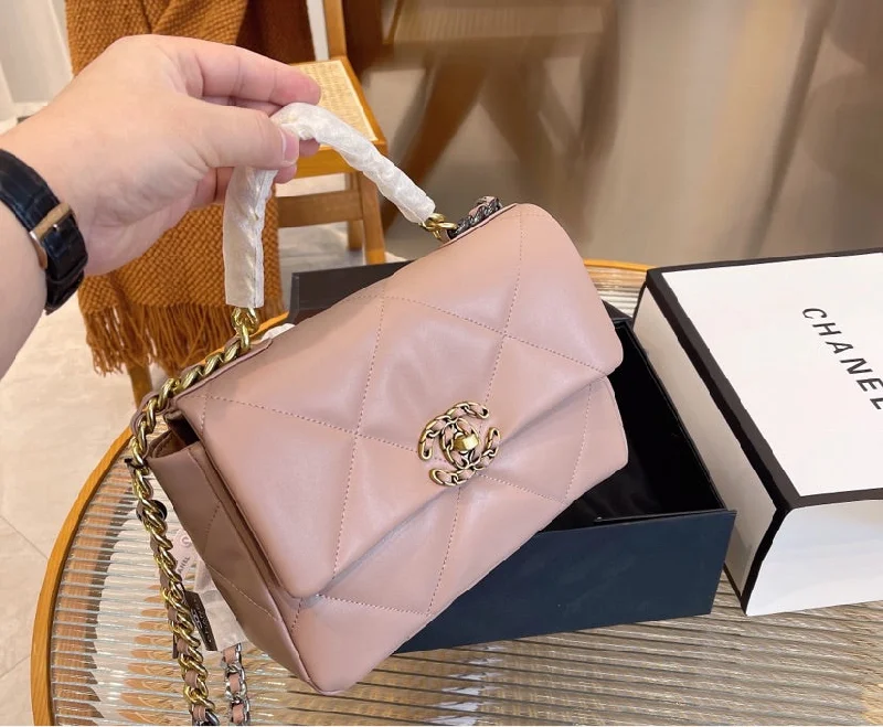 CHANEL bags with timeless elegance -Pink Chanel woman handbag