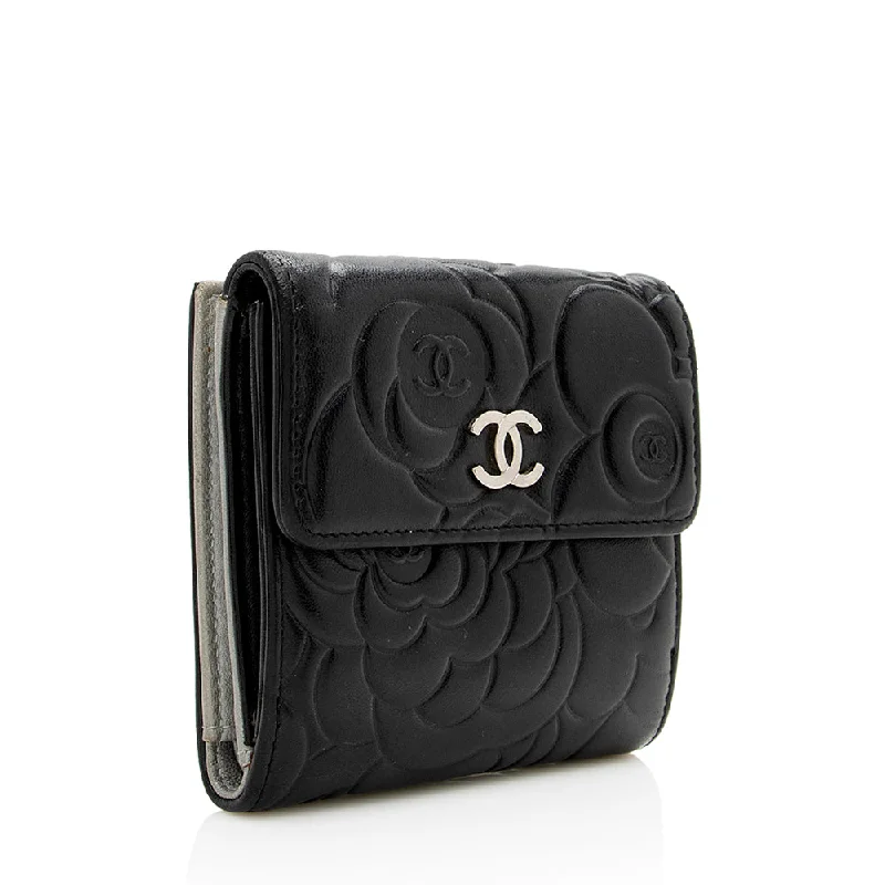 CHANEL bags with refined craftsmanship -Chanel Lambskin Camelia Compact Wallet (16247)