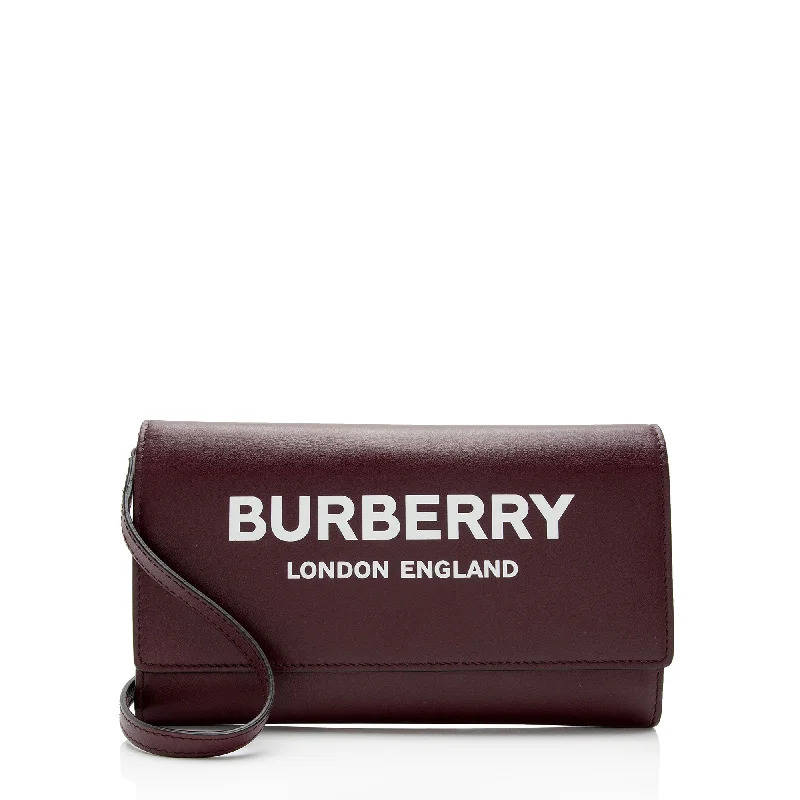 Burberry handbags with bold, stylish patterns -Burberry Leather Hazelmere Wallet On Strap (SHF-ggIvOR)