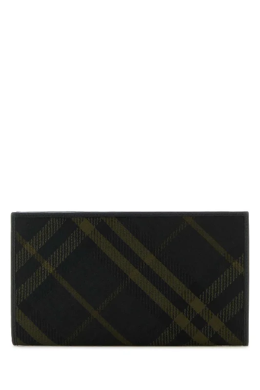 Burberry bags for upscale shoppers -BURBERRY Printed E-Canvas Wallet - 20 cm x 12.5 cm x 2.5 cm